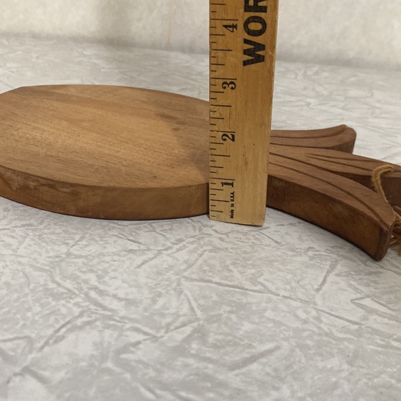 Solid Ozark Walnut-ware Wood Pineapple Cutting Board with leather hanger - Picture 6 of 8